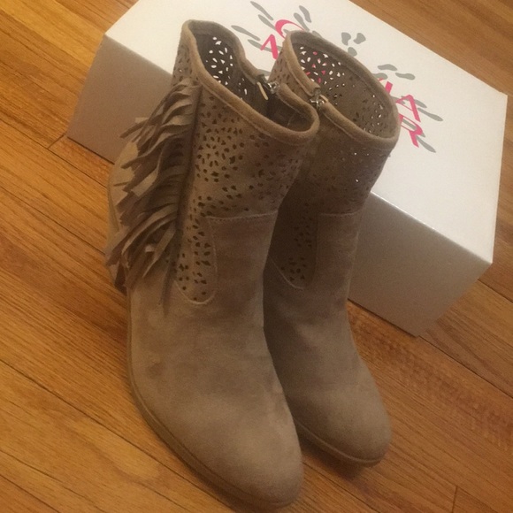 NIB Olivia Miller tan suede fringed booties - Picture 3 of 6